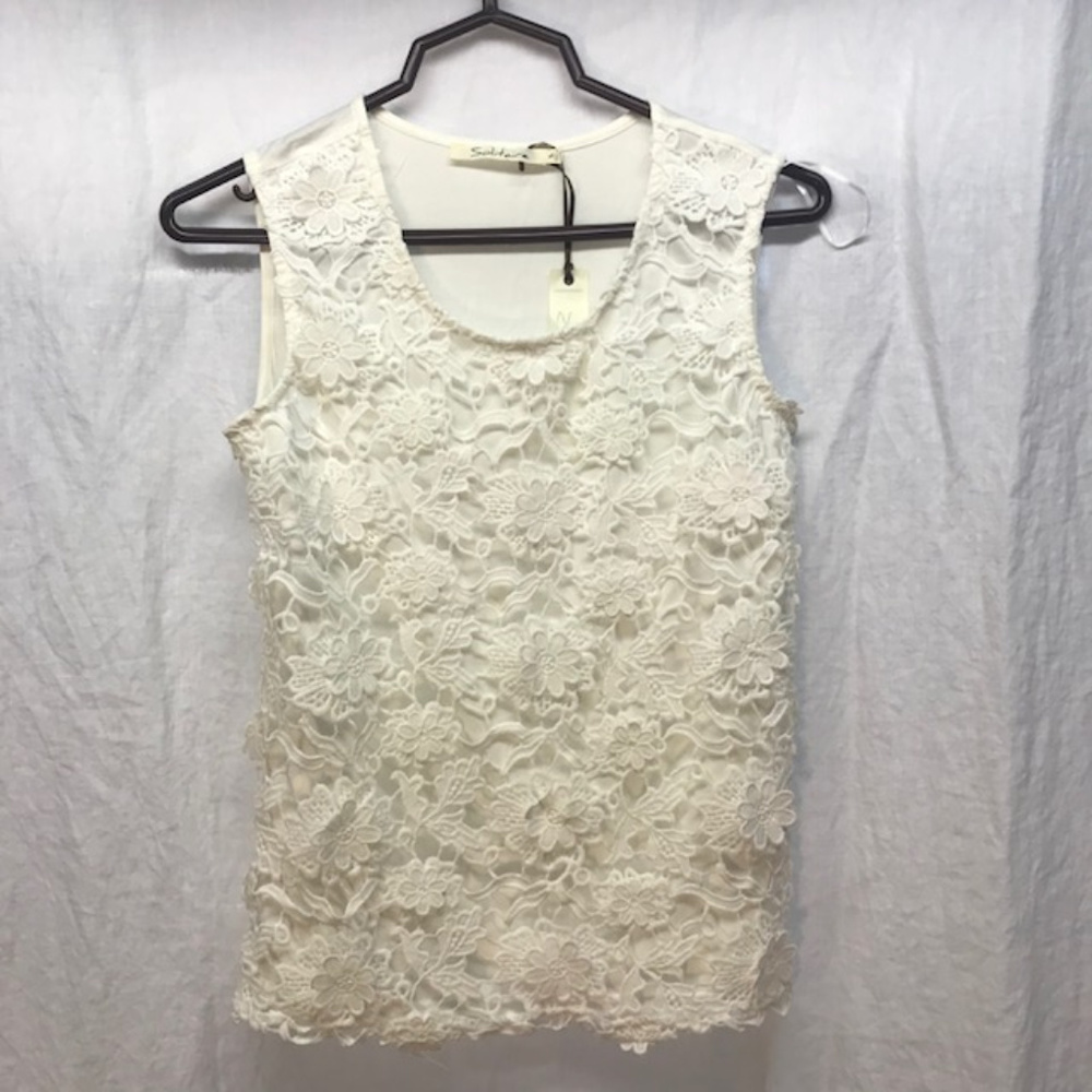 Solitaire sleeveless floral cream top sz S NEW